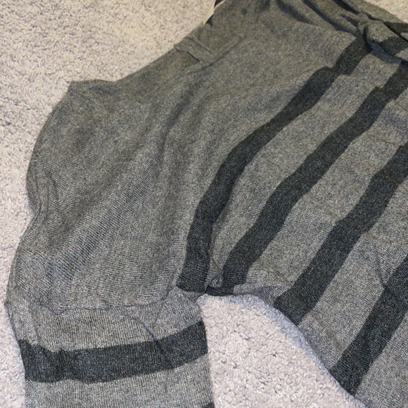 🖤🖤Ann Taylor loft Striped Drop Sleeve Sweater - Picture 1 of 10